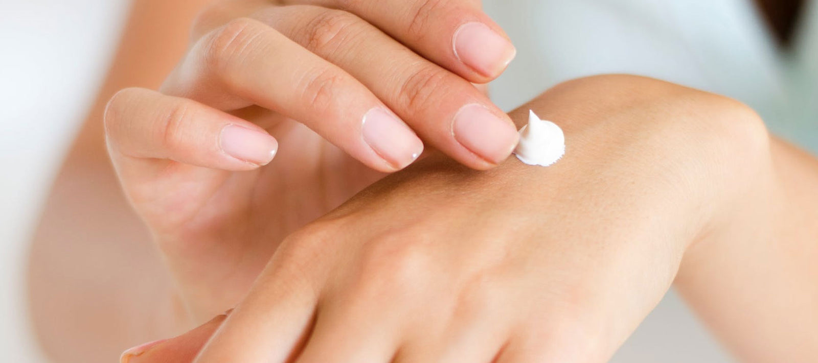 hands putting on cream